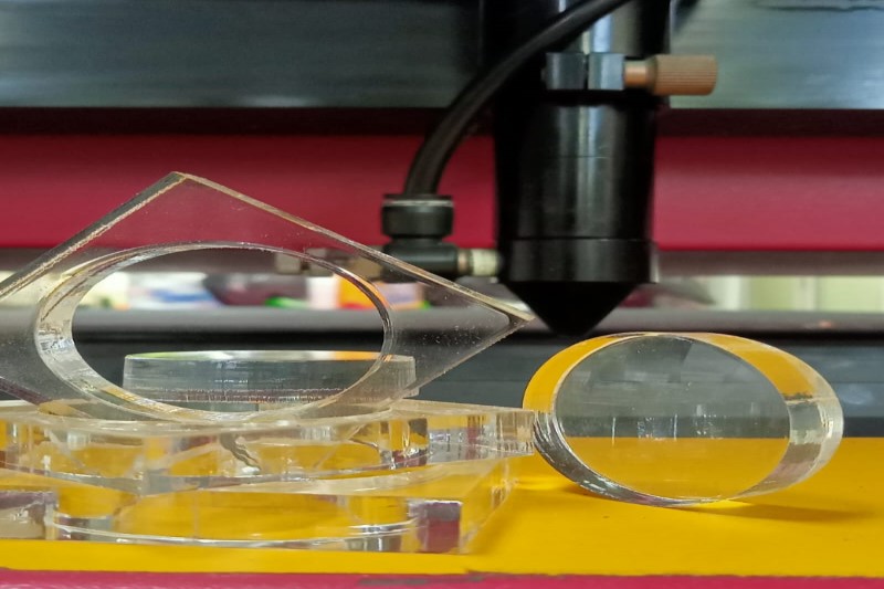 mesin laser CO2 tangeranglaser.com